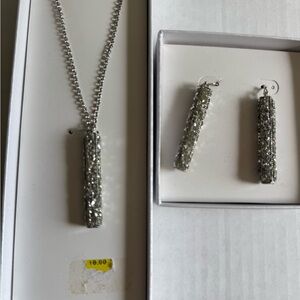 NIB Jewelery set necklace and earrings.